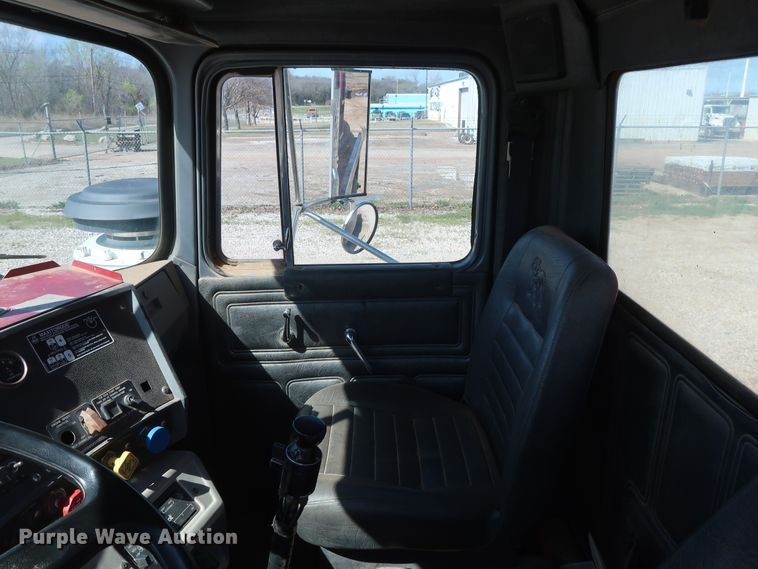 image for item DG7157 1995 Mack RD690S tank truck