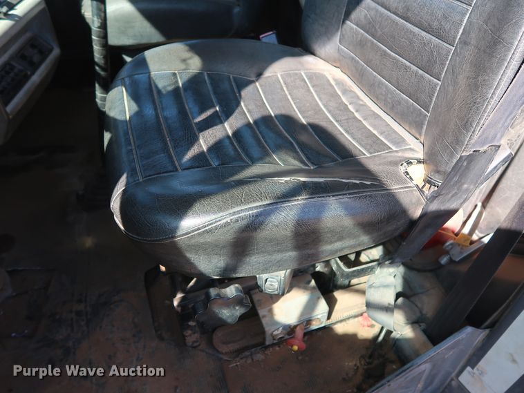 image for item DG7157 1995 Mack RD690S tank truck