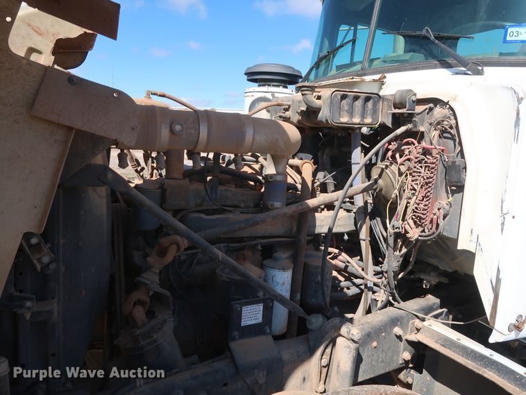 image for item DG7157 1995 Mack RD690S tank truck