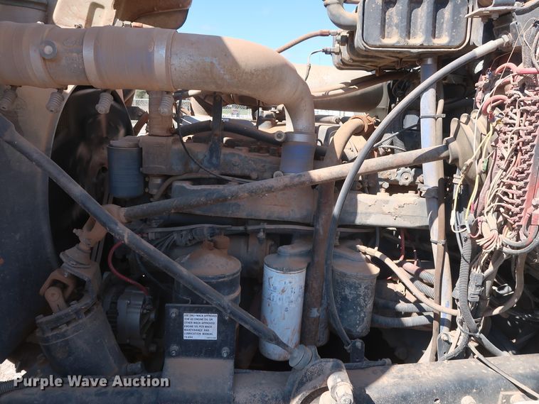 image for item DG7157 1995 Mack RD690S tank truck