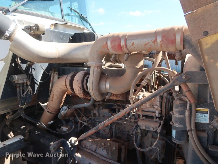 image for item DG7157 1995 Mack RD690S tank truck