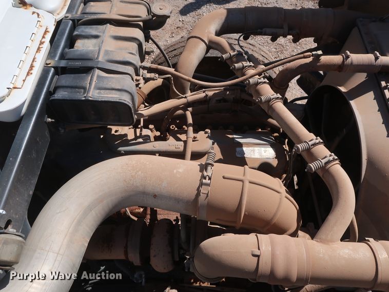 image for item DG7157 1995 Mack RD690S tank truck