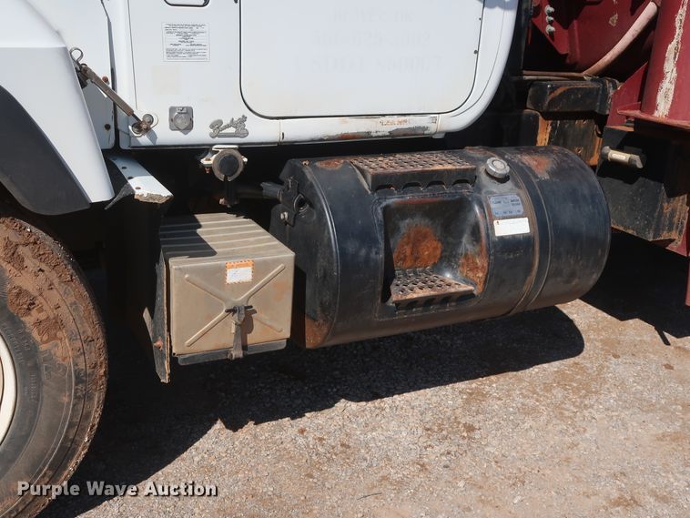 image for item DG7157 1995 Mack RD690S tank truck