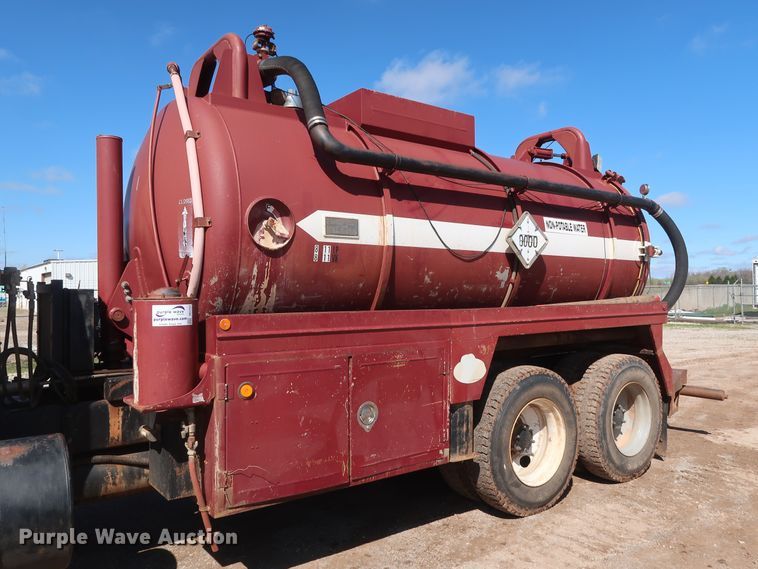 image for item DG7157 1995 Mack RD690S tank truck