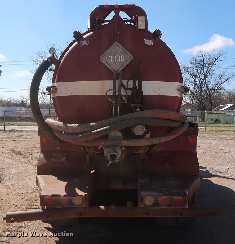 image for item DG7157 1995 Mack RD690S tank truck