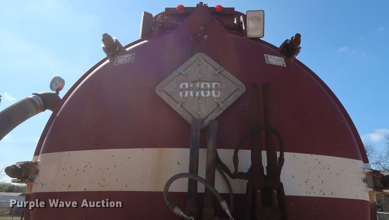 image for item DG7157 1995 Mack RD690S tank truck