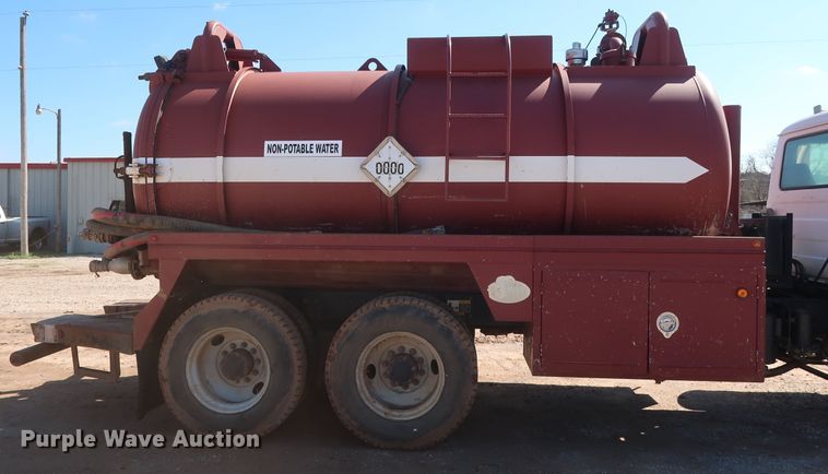 image for item DG7157 1995 Mack RD690S tank truck