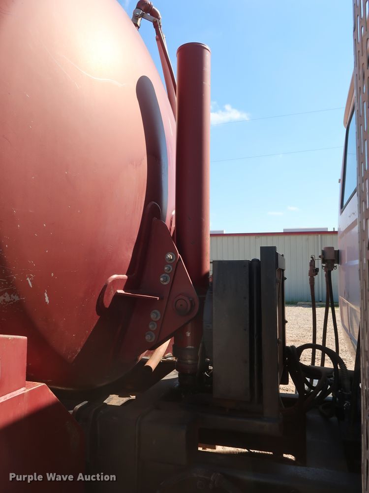 image for item DG7157 1995 Mack RD690S tank truck