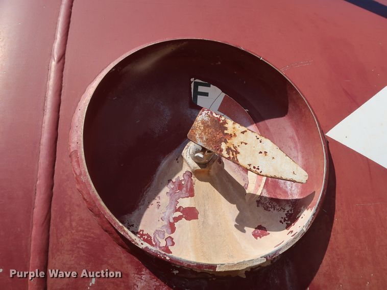 image for item DG7157 1995 Mack RD690S tank truck