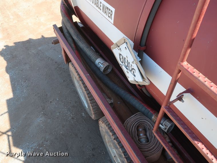 image for item DG7157 1995 Mack RD690S tank truck