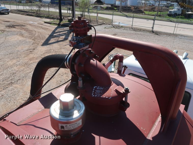 image for item DG7157 1995 Mack RD690S tank truck