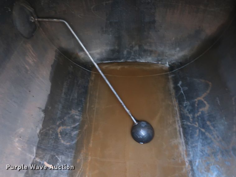 image for item DG7157 1995 Mack RD690S tank truck