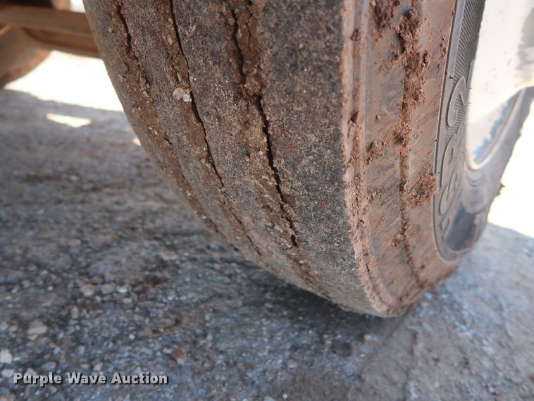 image for item DG7157 1995 Mack RD690S tank truck