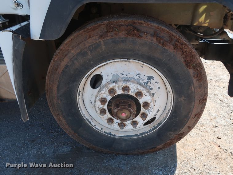 image for item DG7157 1995 Mack RD690S tank truck