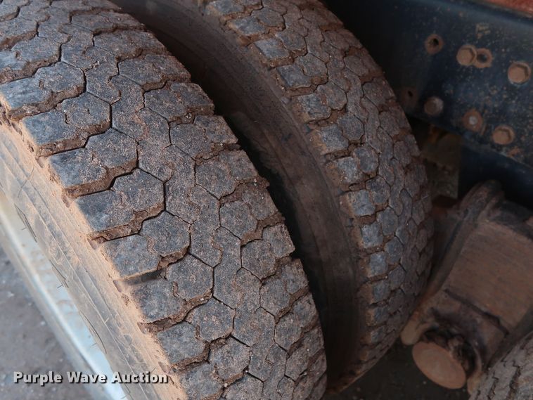 image for item DG7157 1995 Mack RD690S tank truck