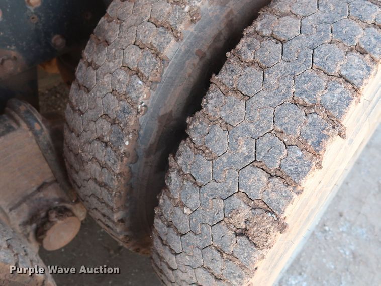 image for item DG7157 1995 Mack RD690S tank truck