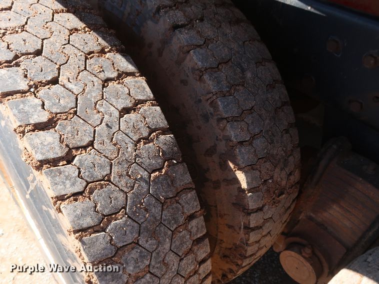 image for item DG7157 1995 Mack RD690S tank truck