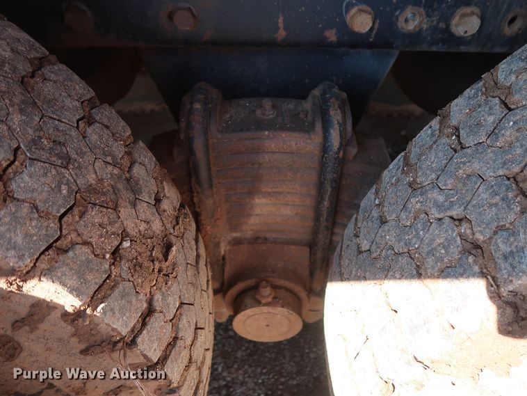 image for item DG7157 1995 Mack RD690S tank truck