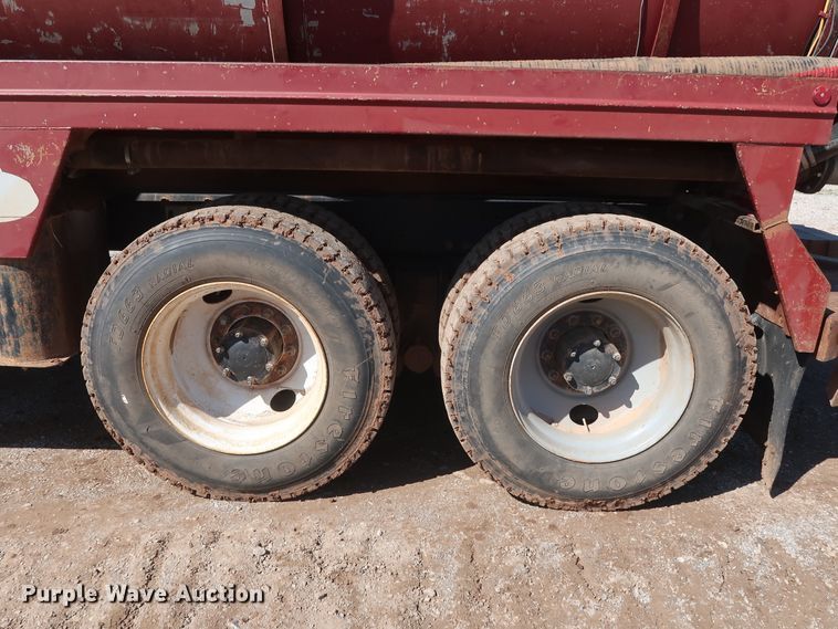 image for item DG7157 1995 Mack RD690S tank truck