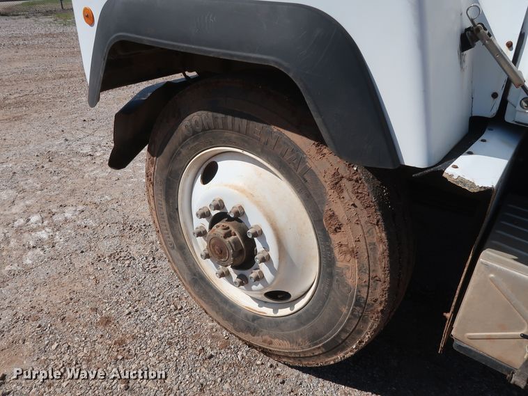 image for item DG7157 1995 Mack RD690S tank truck