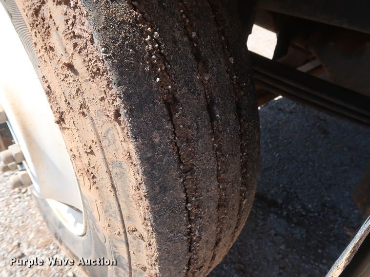 image for item DG7157 1995 Mack RD690S tank truck