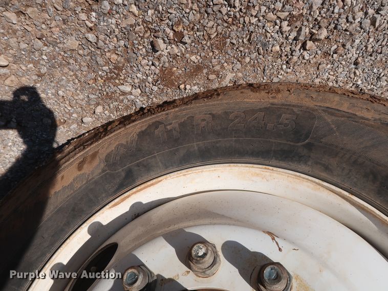 image for item DG7157 1995 Mack RD690S tank truck