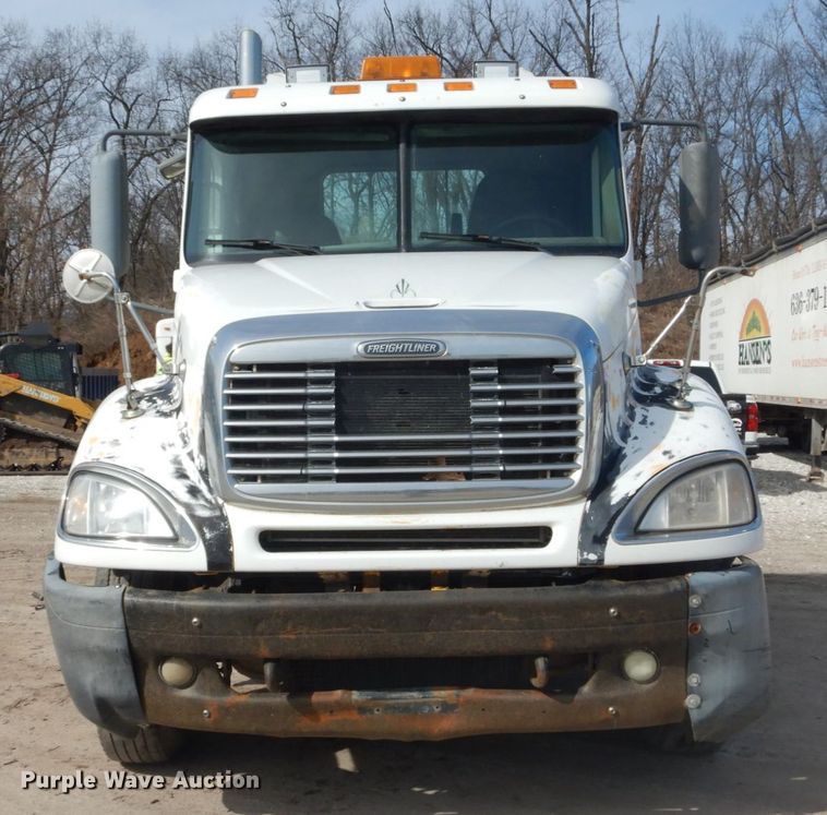 image for item DH5089 2004 Freightliner Columbia semi truck