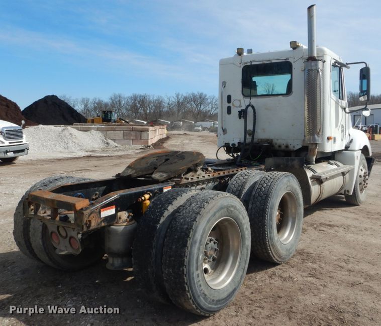 image for item DH5089 2004 Freightliner Columbia semi truck