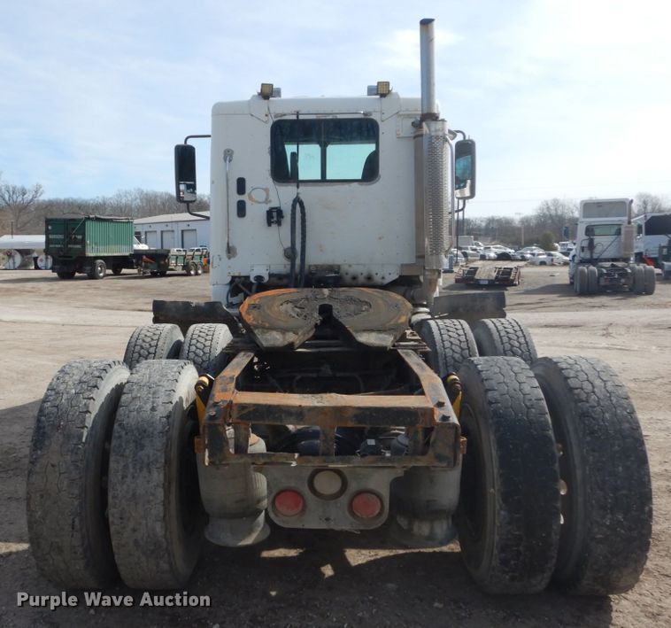 image for item DH5089 2004 Freightliner Columbia semi truck