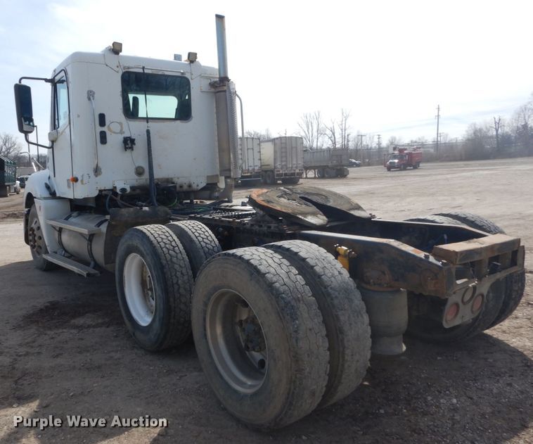 image for item DH5089 2004 Freightliner Columbia semi truck