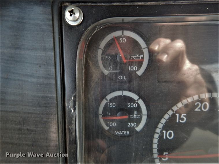 image for item DH5089 2004 Freightliner Columbia semi truck