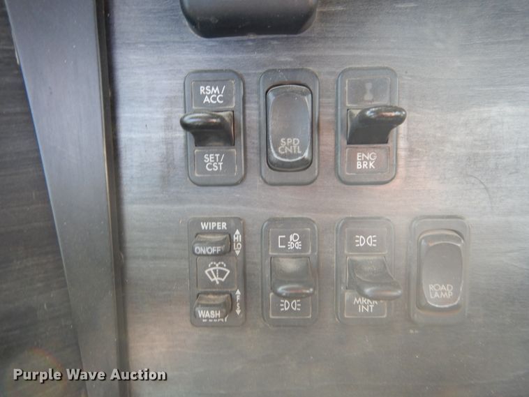 image for item DH5089 2004 Freightliner Columbia semi truck