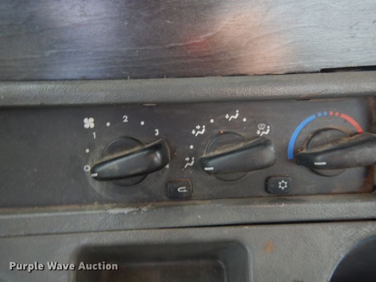 image for item DH5089 2004 Freightliner Columbia semi truck