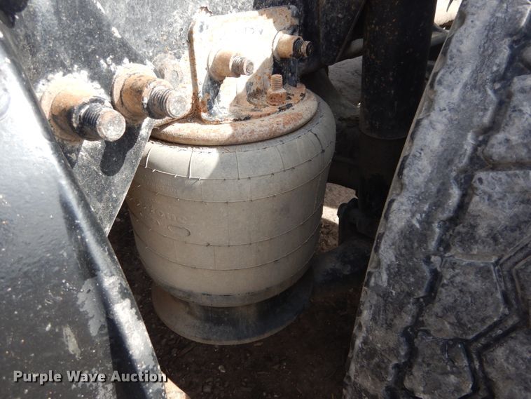 image for item DH5089 2004 Freightliner Columbia semi truck