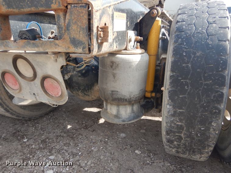 image for item DH5089 2004 Freightliner Columbia semi truck