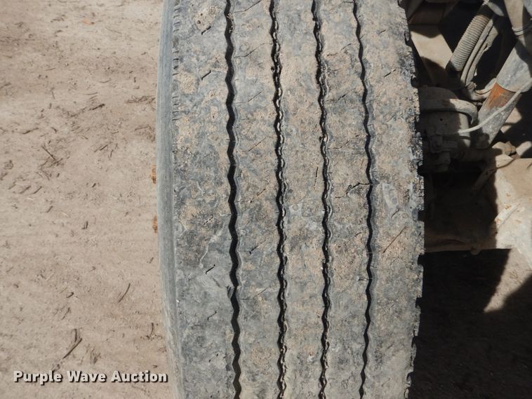 image for item DH5089 2004 Freightliner Columbia semi truck