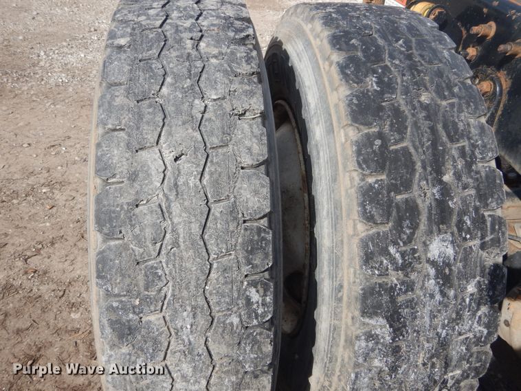 image for item DH5089 2004 Freightliner Columbia semi truck