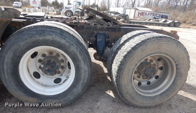 image for item DH5089 2004 Freightliner Columbia semi truck