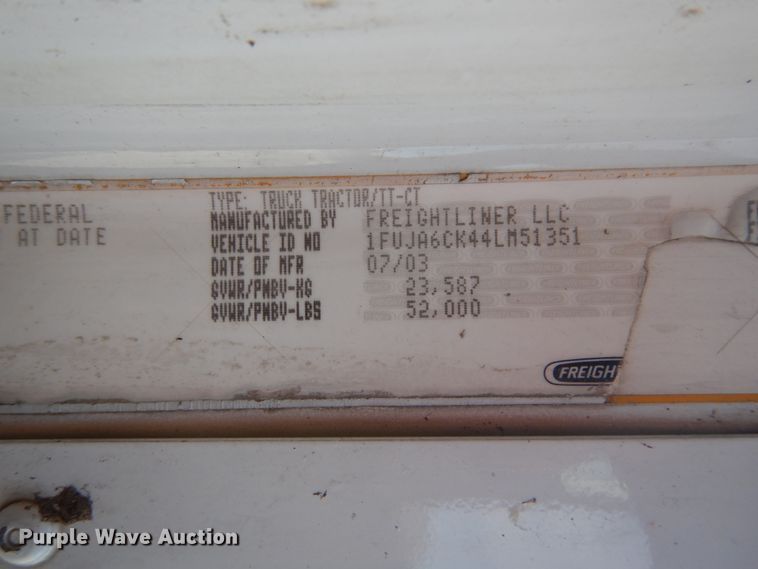 image for item DH5089 2004 Freightliner Columbia semi truck