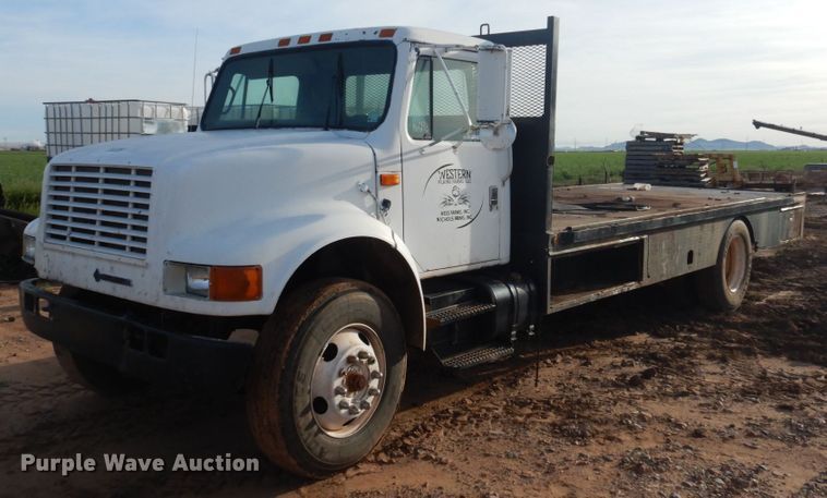 image for item GE9322 1990 International 4900 flatbed truck