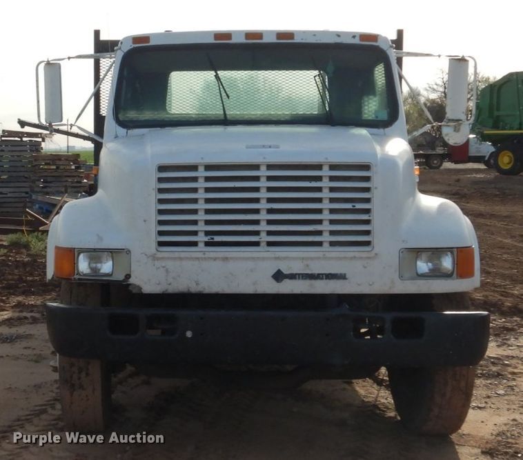 image for item GE9322 1990 International 4900 flatbed truck