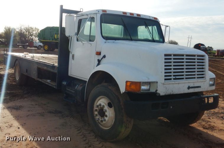 image for item GE9322 1990 International 4900 flatbed truck