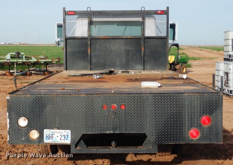 image for item GE9322 1990 International 4900 flatbed truck