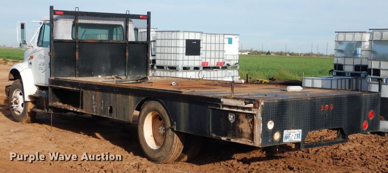 image for item GE9322 1990 International 4900 flatbed truck