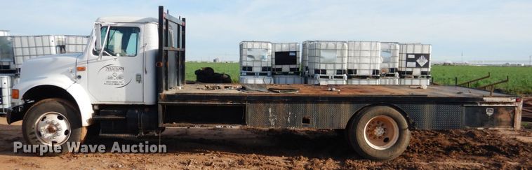 image for item GE9322 1990 International 4900 flatbed truck