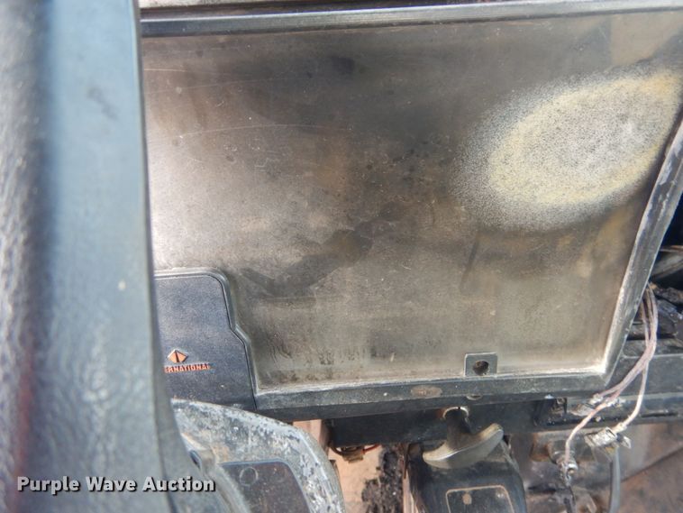 image for item GE9322 1990 International 4900 flatbed truck