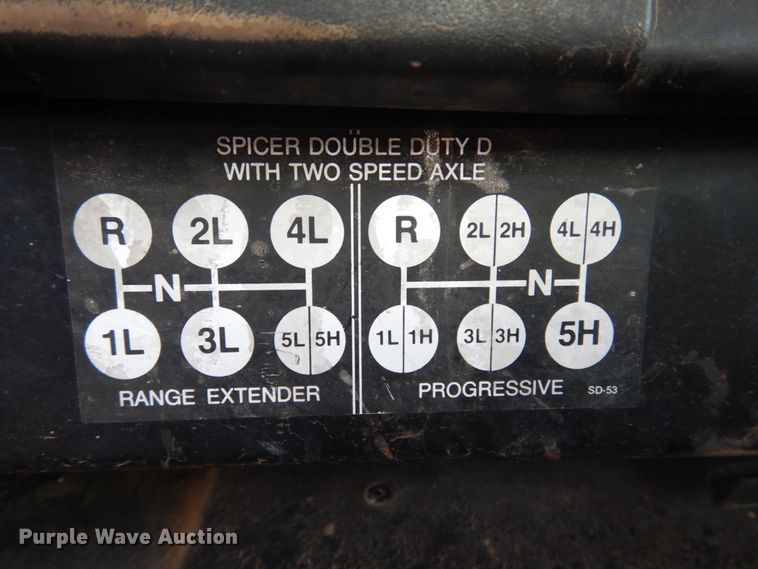 image for item GE9322 1990 International 4900 flatbed truck
