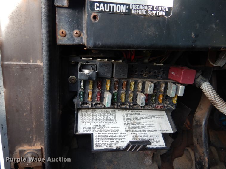 image for item GE9322 1990 International 4900 flatbed truck