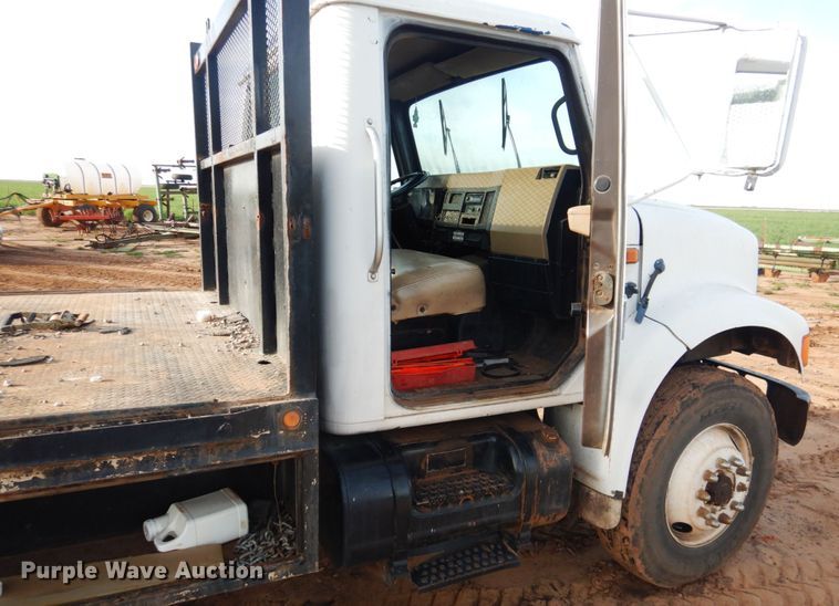 image for item GE9322 1990 International 4900 flatbed truck