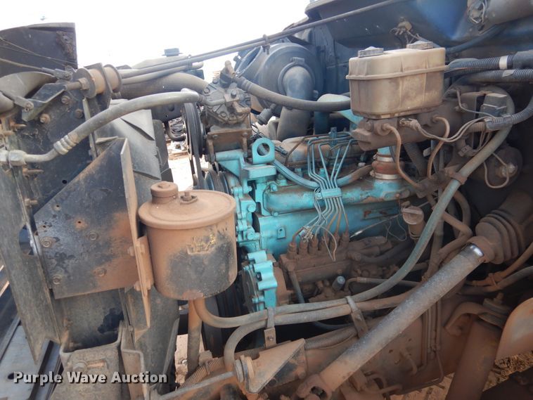 image for item GE9322 1990 International 4900 flatbed truck